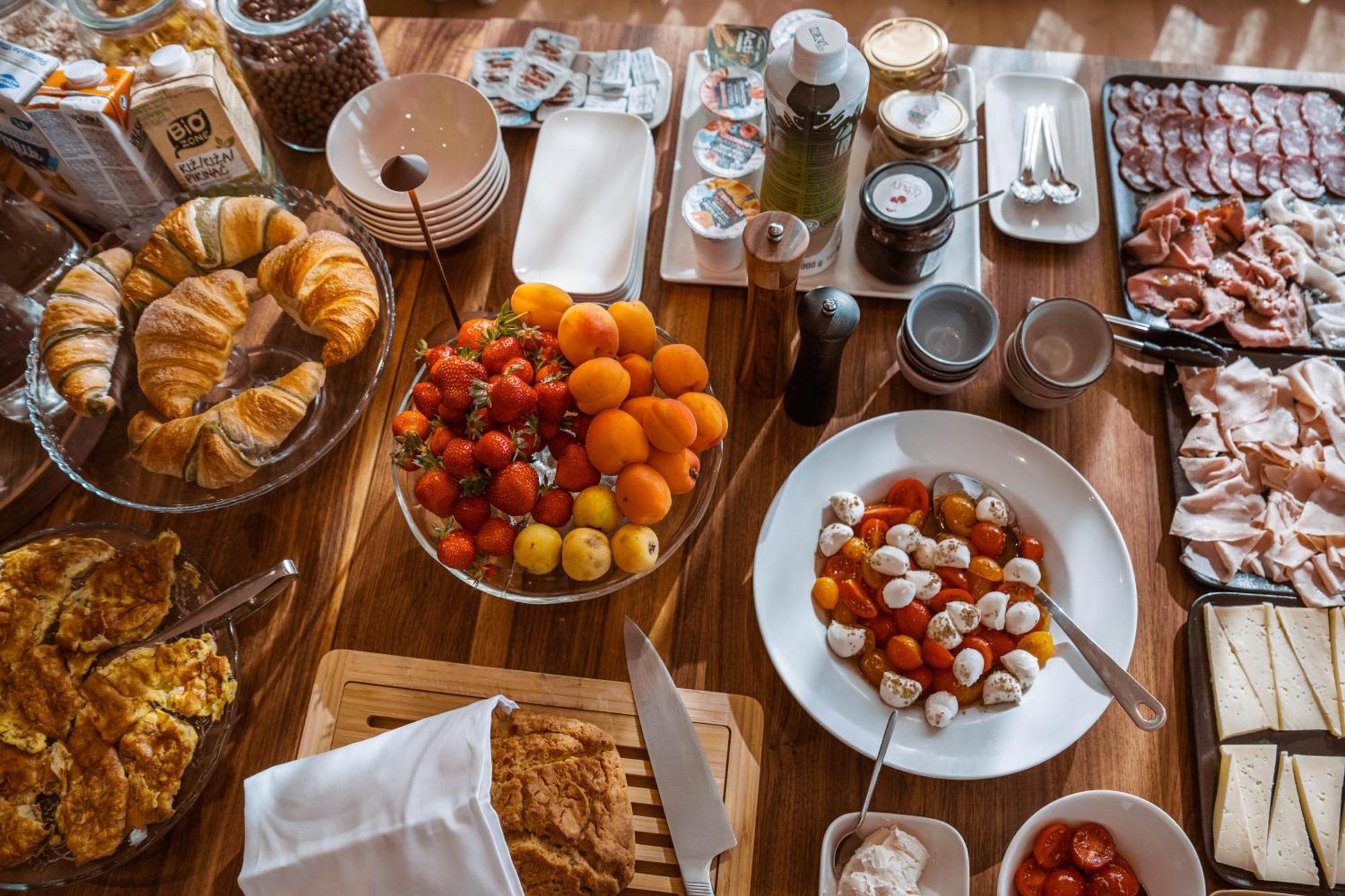 Posestvo Scurek Wine Bed & Breakfast Dobrovo Bagian luar foto