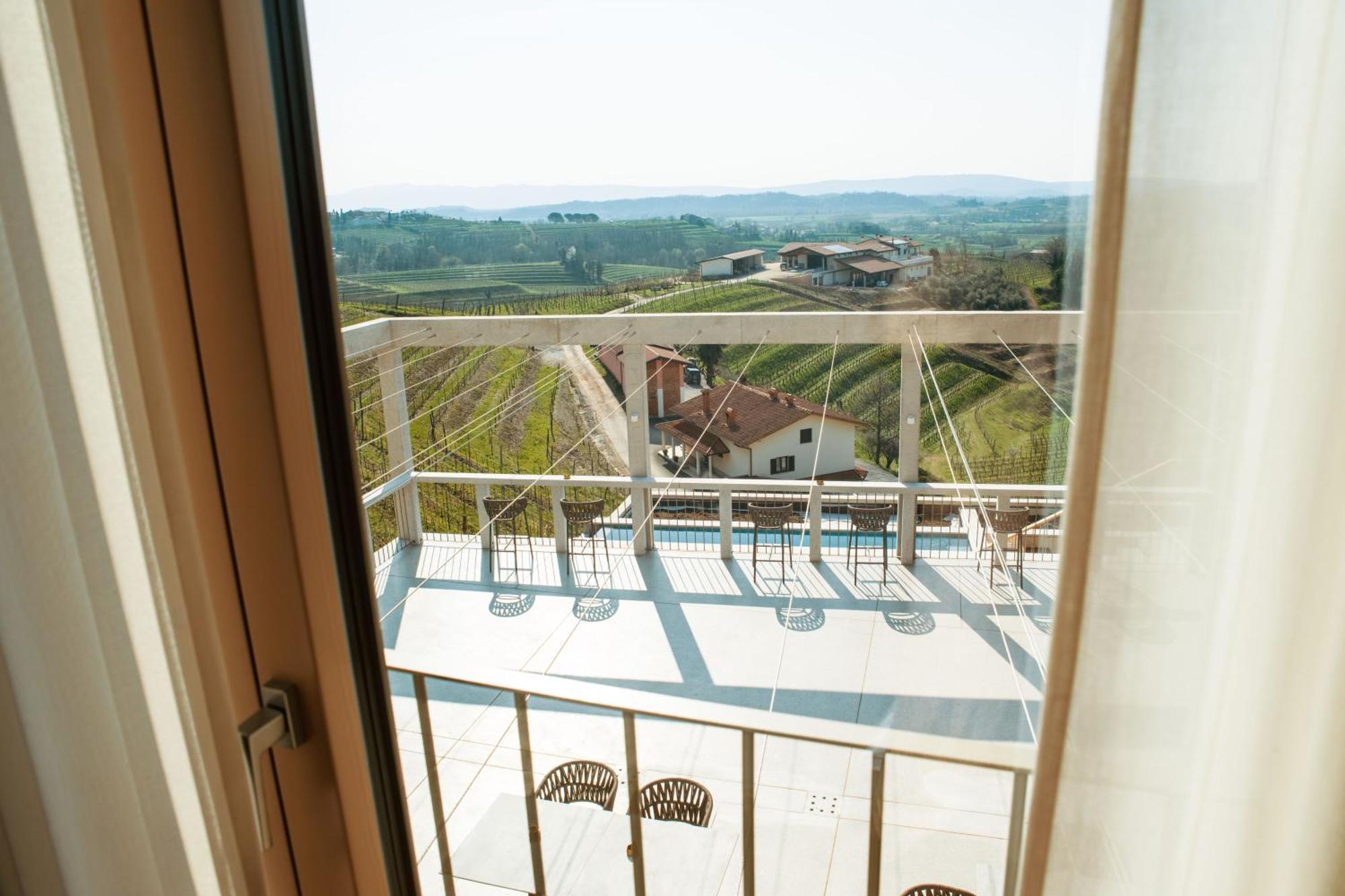 Posestvo Scurek Wine Bed & Breakfast Dobrovo Bagian luar foto